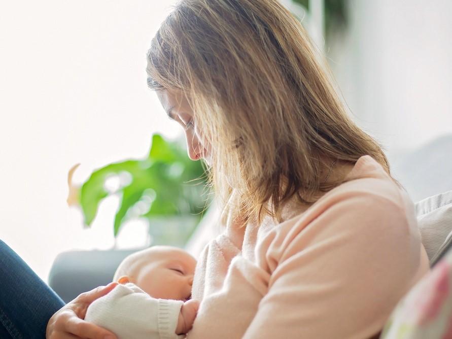 Feeding premature babies