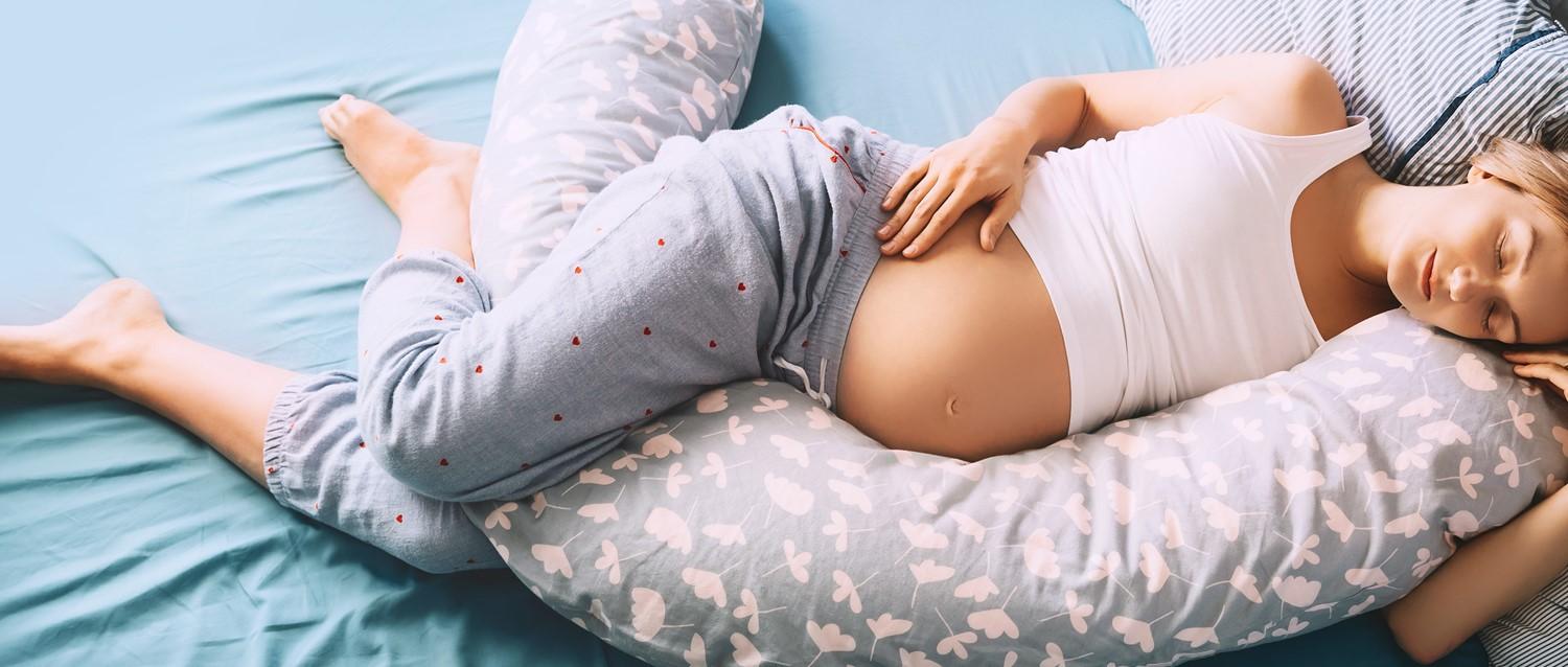 Why can pregnancy cause nightmares and vivid dreams?