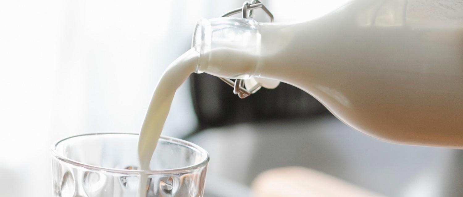 Cow's milk allergy: Which dairy-free milks are suitable for children?